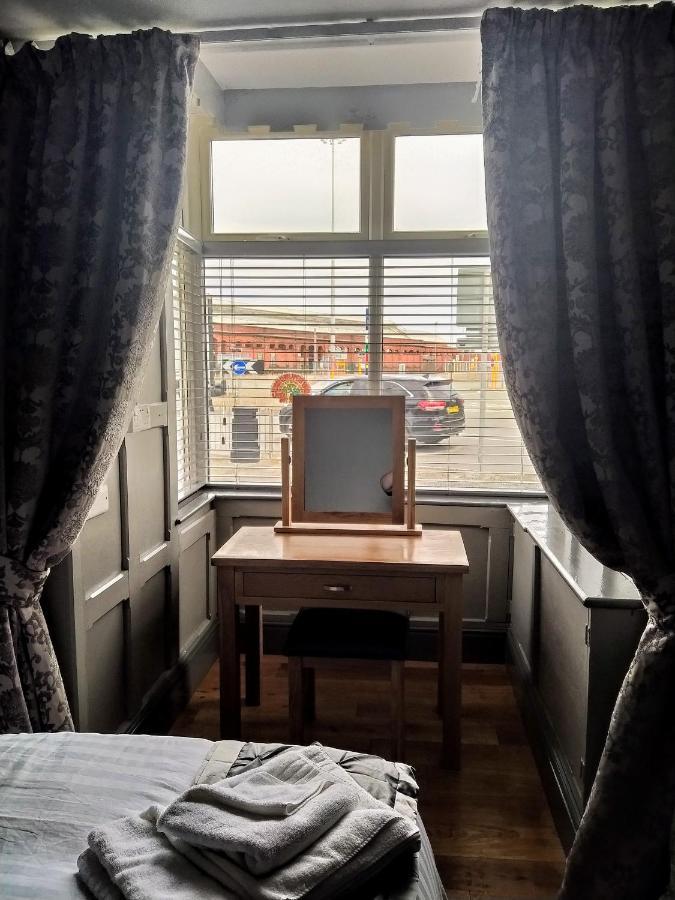 Bed and Breakfast The Edinburgh Castle Holyhead Exteriér fotografie